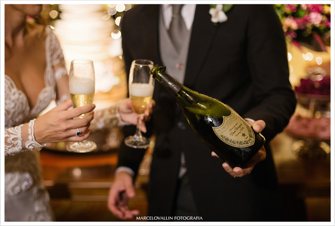 Brinde dos noivos com Champagne Dom Perignon