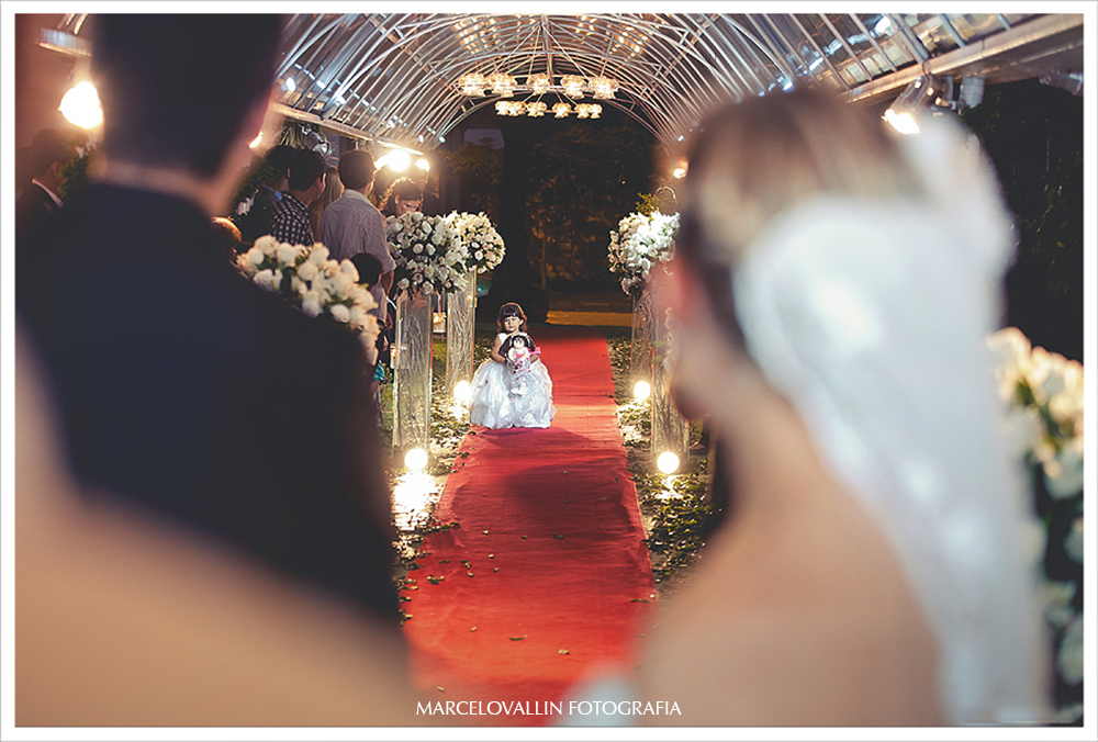 Foto de Casamento RJ - Daminha entrando com alianças