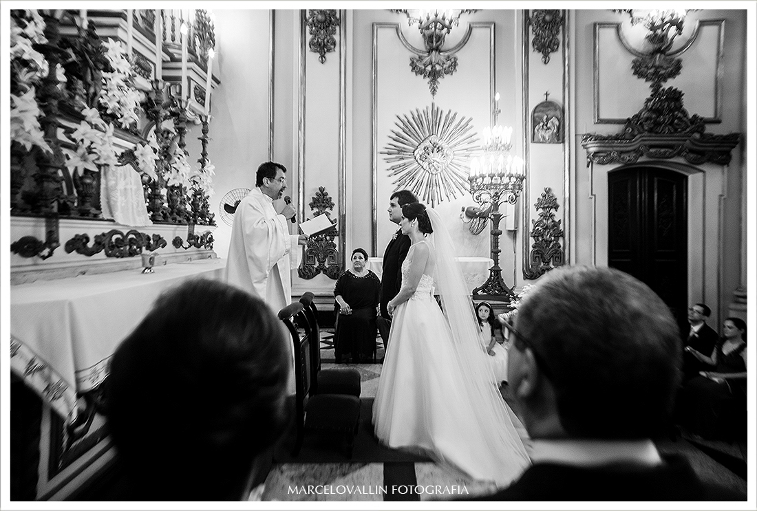 Foto lateral do altar na cerimonia de casamento Igreja São José