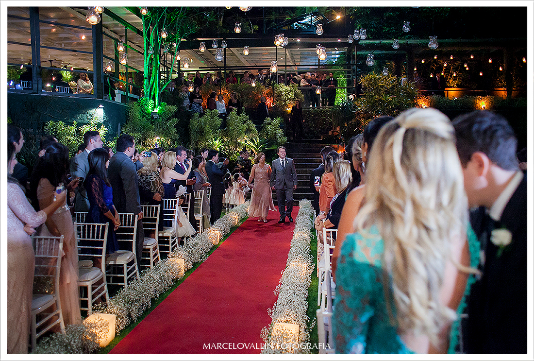 Foto de cerimonia de Casamento RJ - Entrada do Noivo - Casa das Canoas