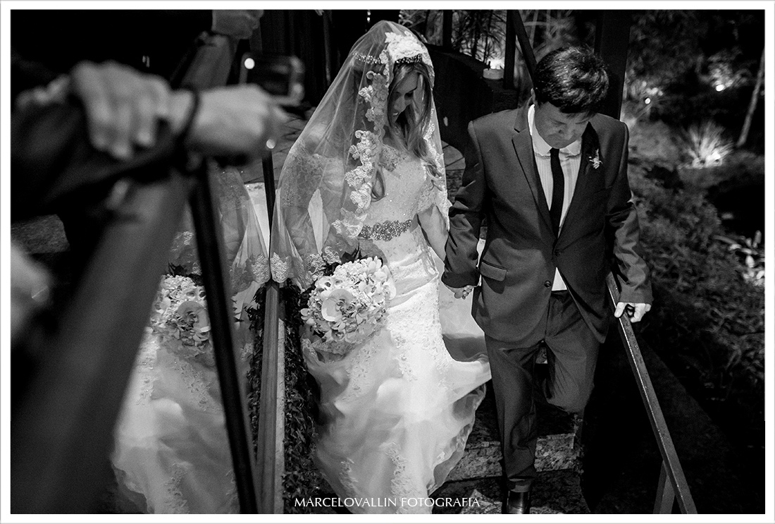 Foto de cerimonia de Casamento RJ - Entrada da Noiva - Casa das Canoas