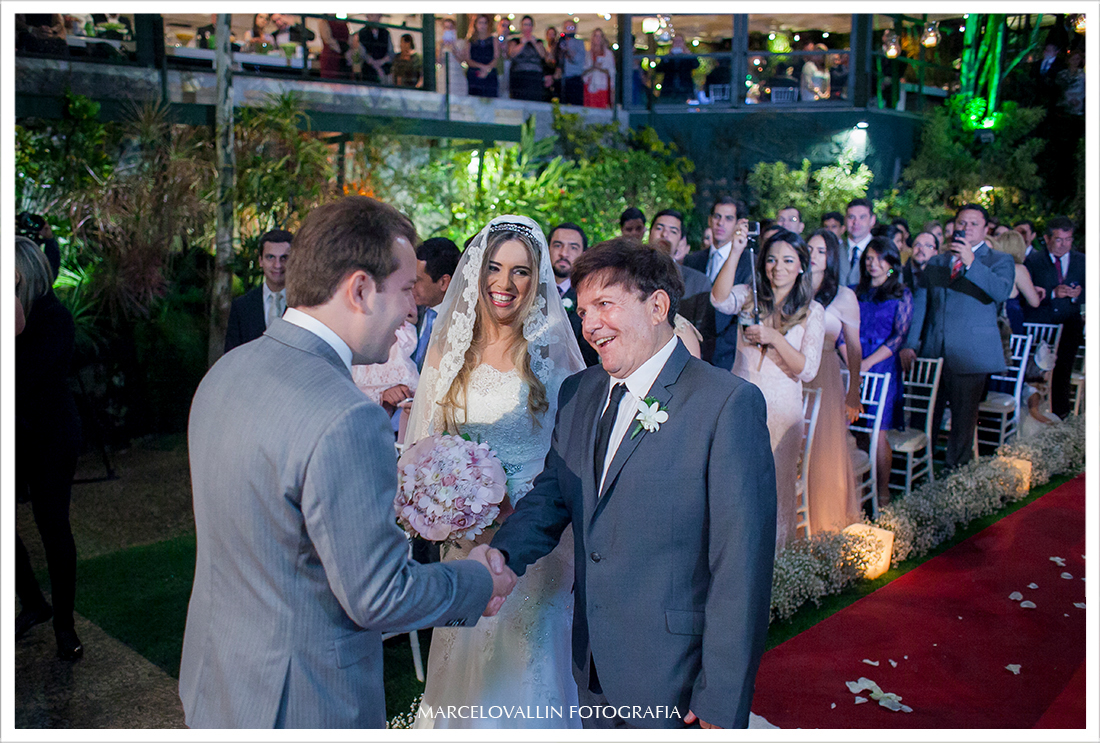 Foto de cerimonia de Casamento RJ - Noivos Casa das Canoas