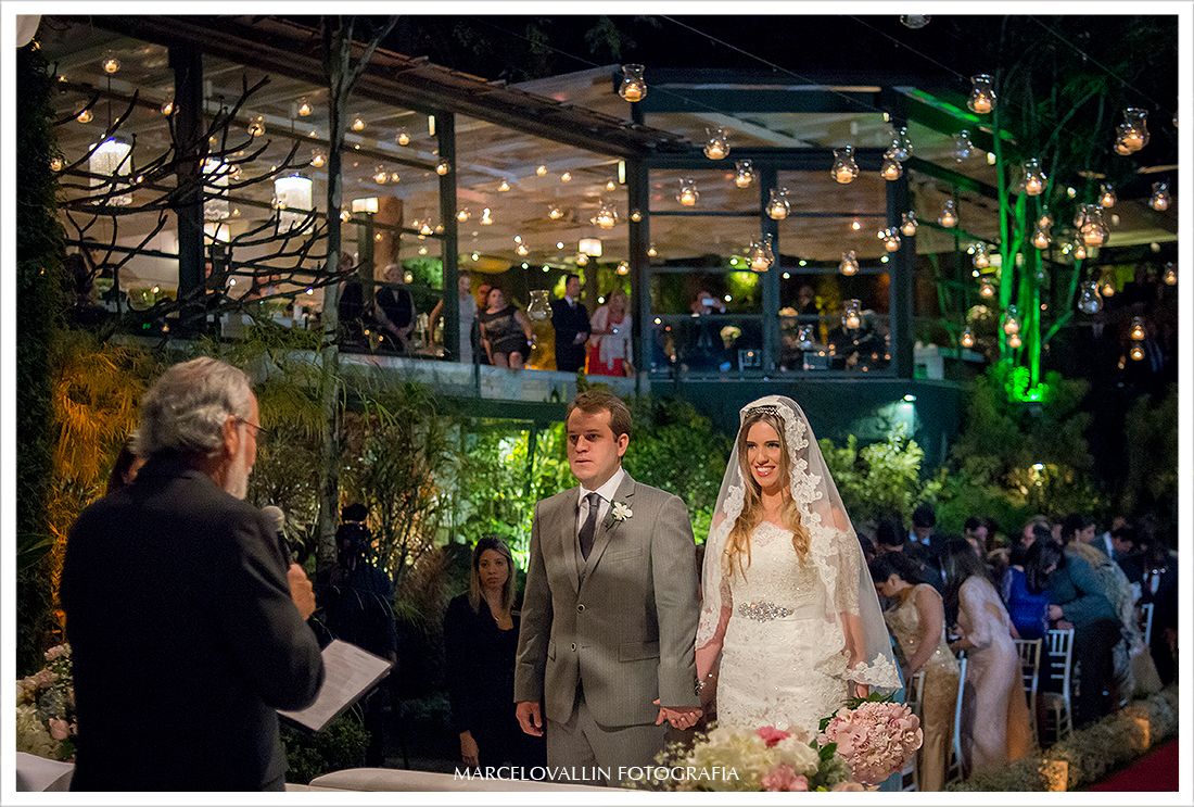 Foto de cerimonia de Casamento RJ - Noivos Casa das Canoas