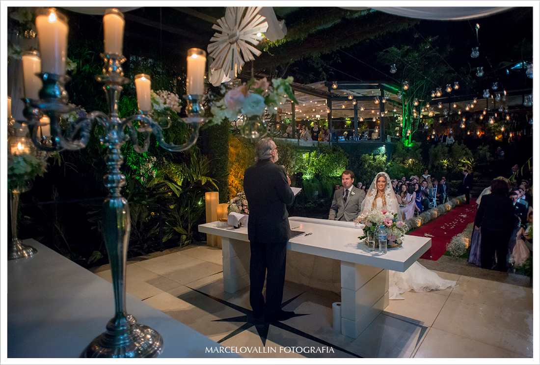 Fotografia de cerimonia de Casamento RJ - Noivos Casa das Canoas