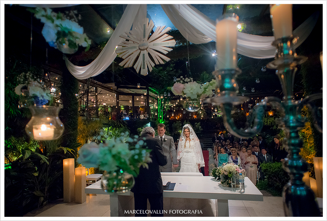 Foto de Casamento - Noivos Casa das Canoas