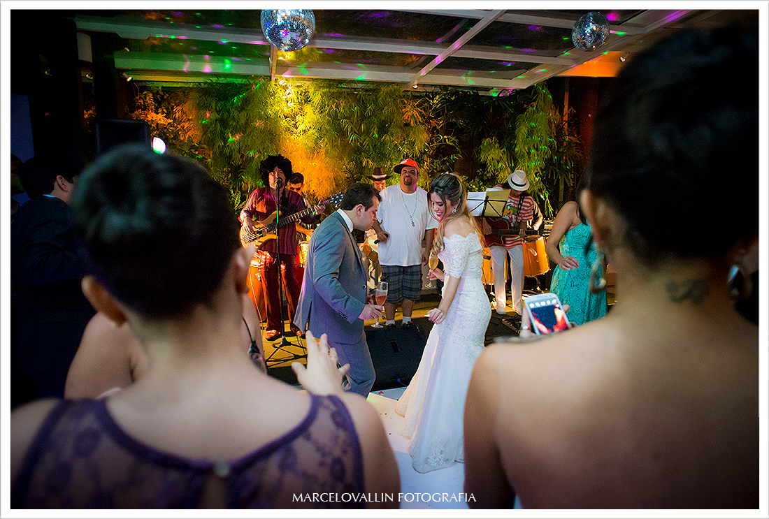 Foto de Casamento RJ - Noivos pista de dança - Casa das Canoas