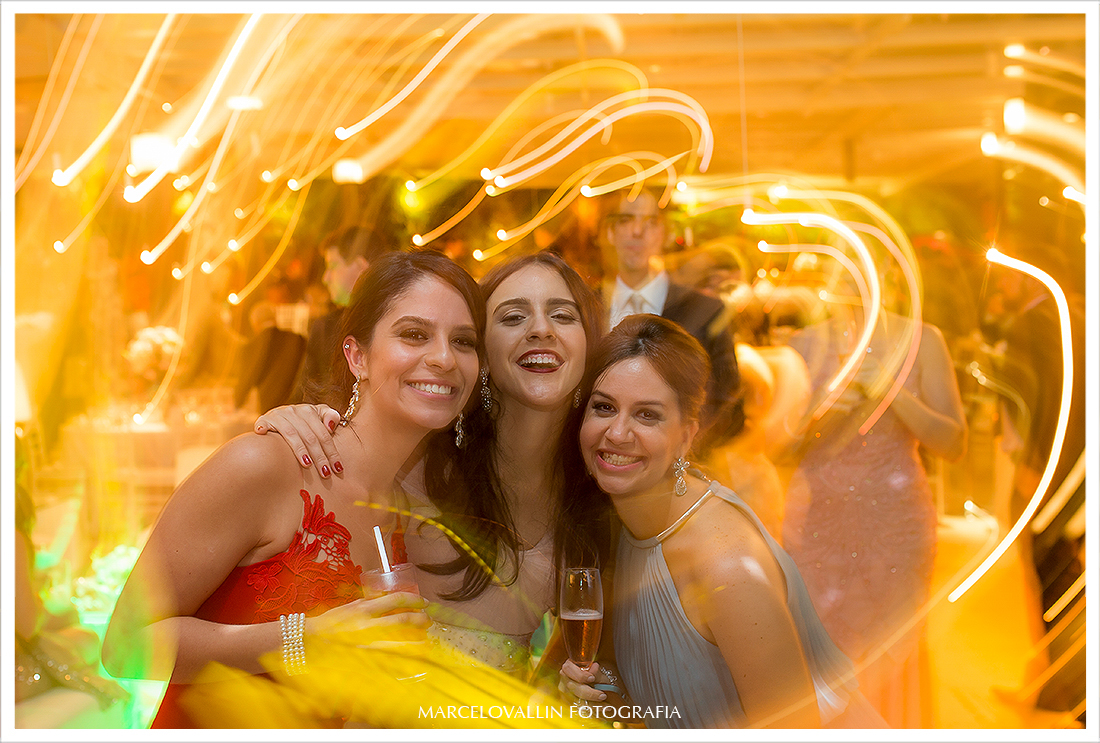 Foto de Casamento RJ - Conviados na pista de dança - Casa das Canoas