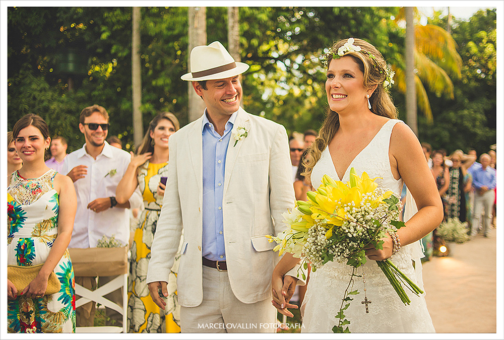Fotografia de Casamento - olhando para noiva emocionado da noiva - Praia dos Carneiros PE