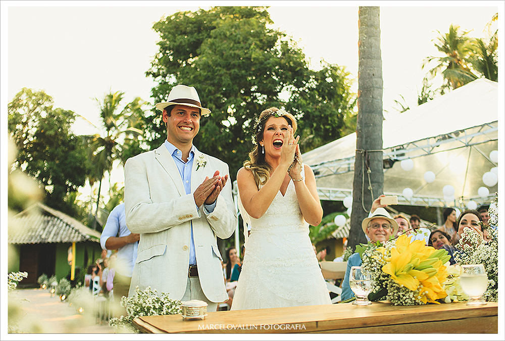 Fotografia de Casamento - Noivos sorrindo - Praia dos Carneiros PE