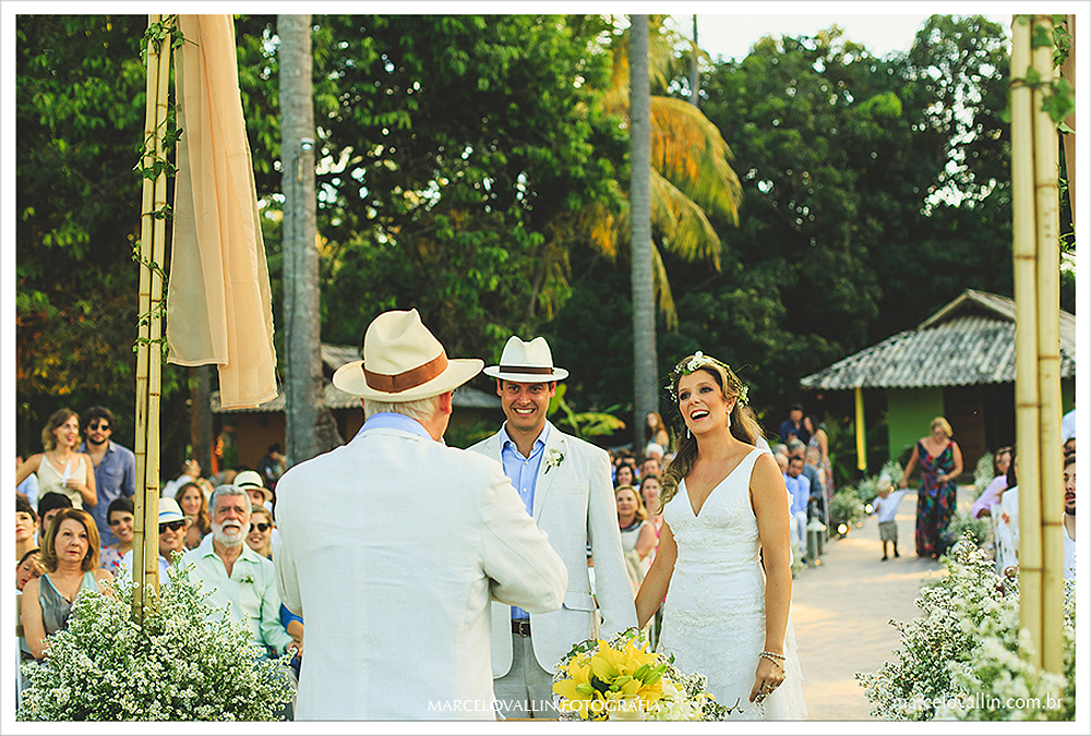Fotografia de Casamento - Noivos sorrindo - Praia dos Carneiros PE