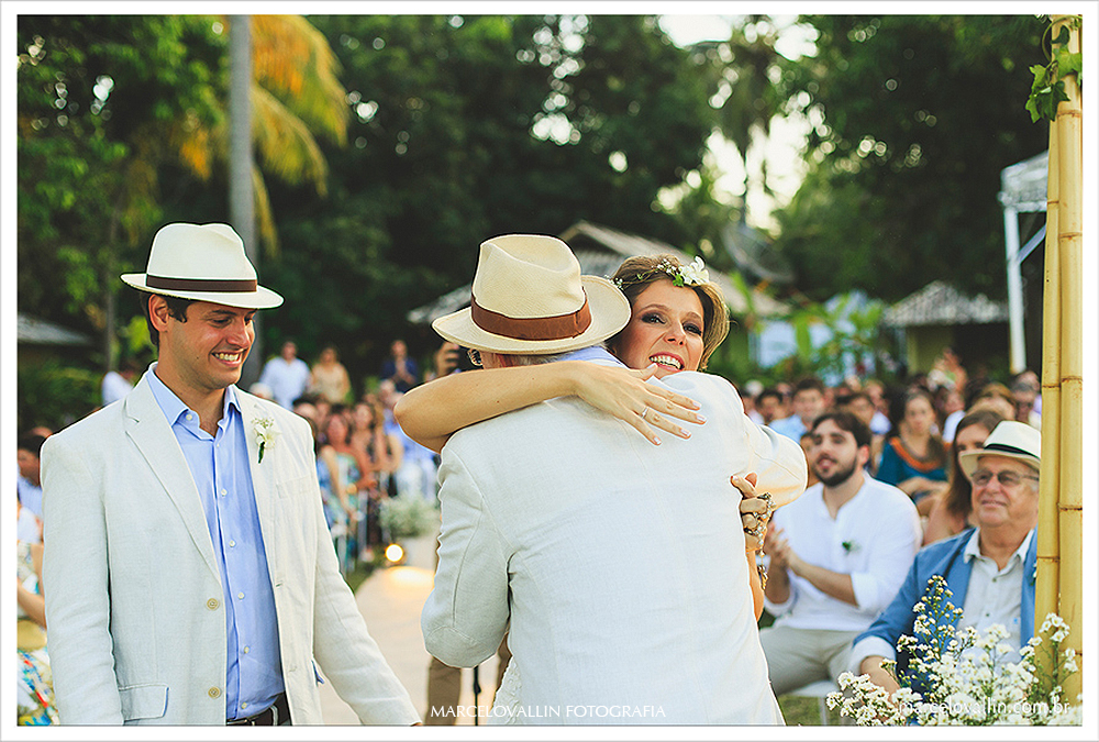 Fotografia de Casamento - Noivos sorrindo - Praia dos Carneiros PE
