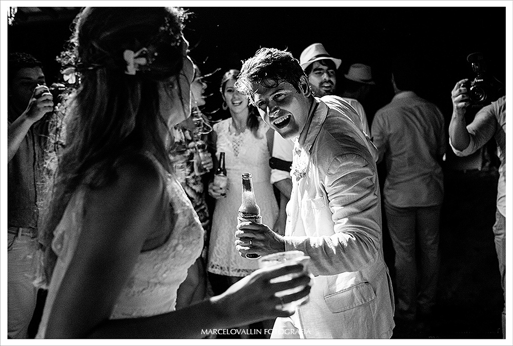 Fotografia de Casamento - Noivos dançando - Praia dos Carneiros PE