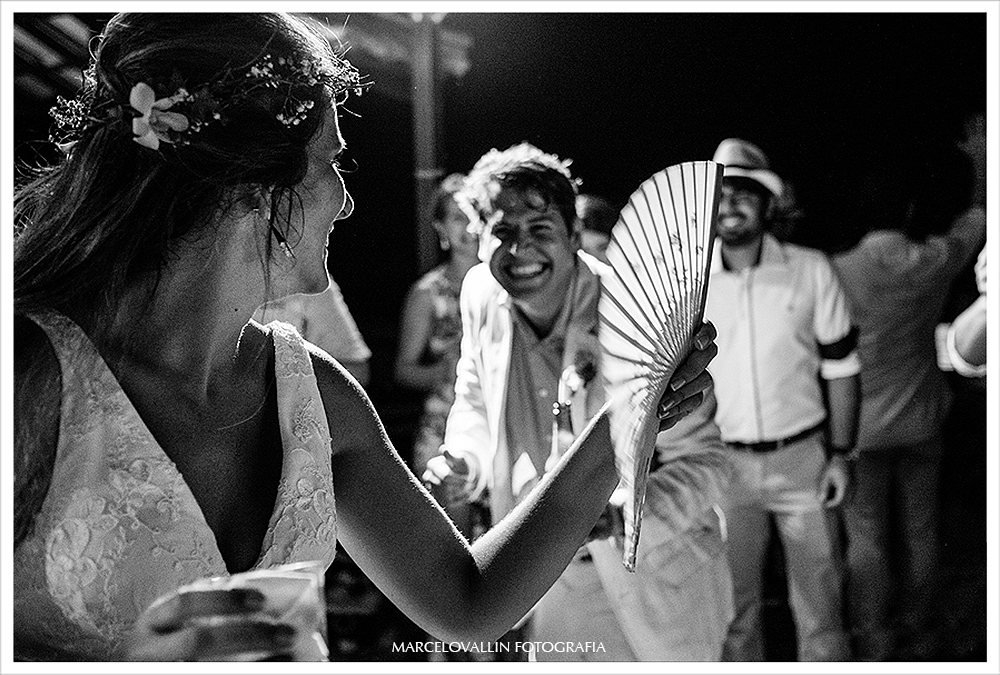 Fotografia de Casamento - Noivos dançando - Praia dos Carneiros PE