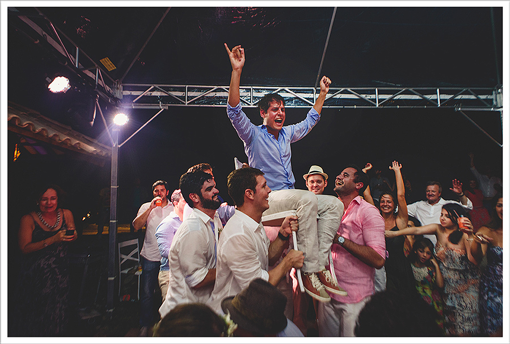 Fotografia de Casamento - Noivos dançando - Praia dos Carneiros PE