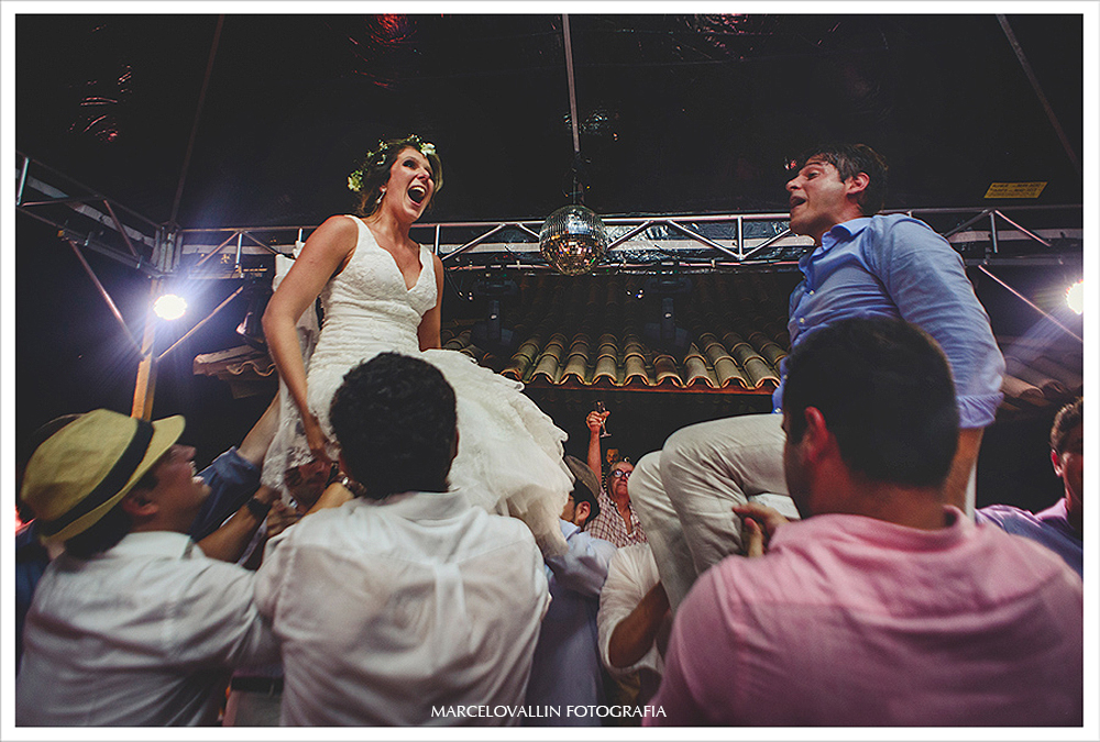Fotografia de Casamento - Noivos dançando - Praia dos Carneiros PE
