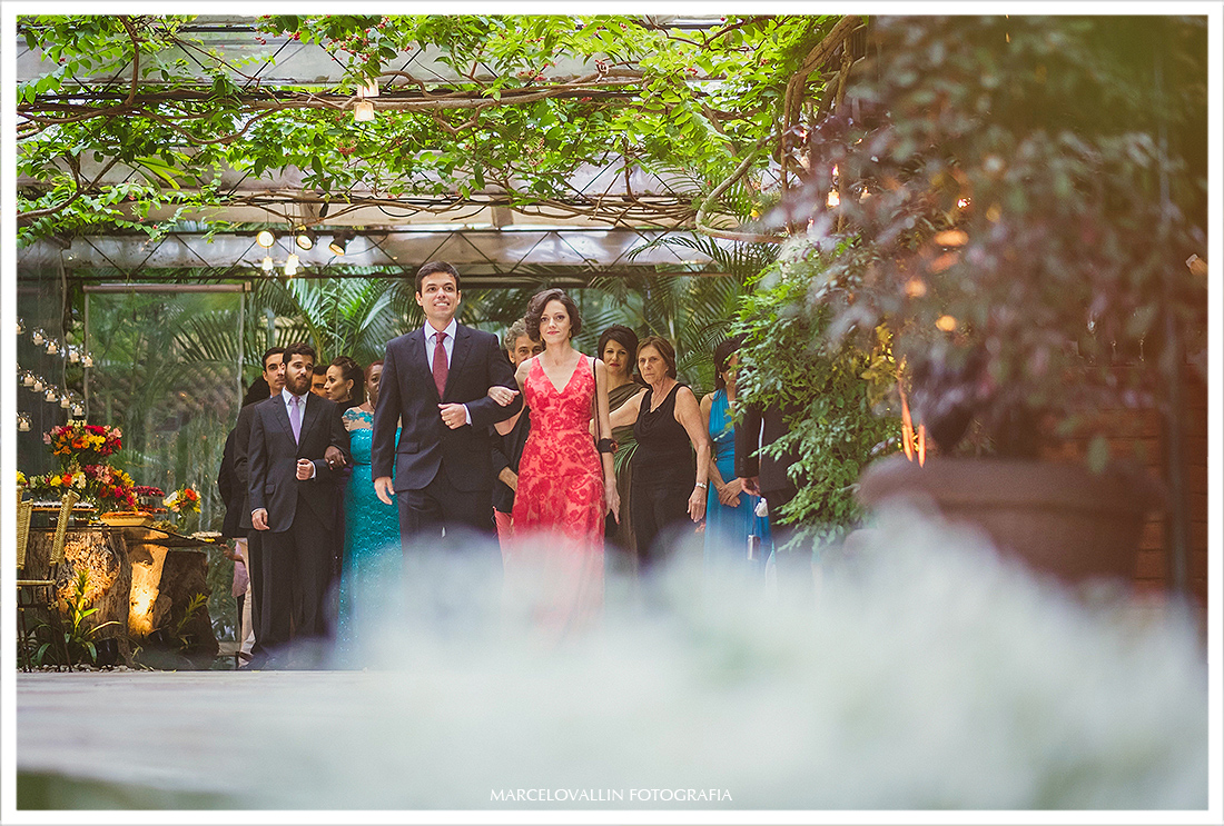 Fotos de Casamento Casa de Santa Teresa, Padrinhos entrando para cerimonia