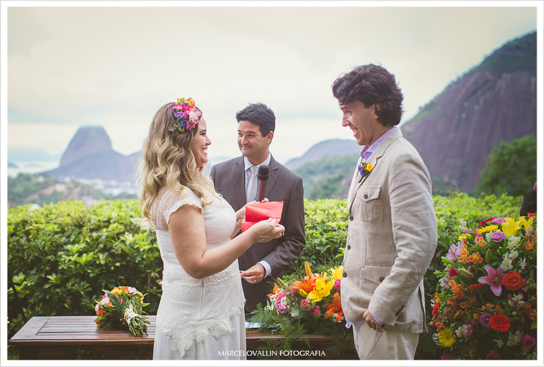 Fotos de Casamento Casa de Santa Teresa, noiva lendo os votos
