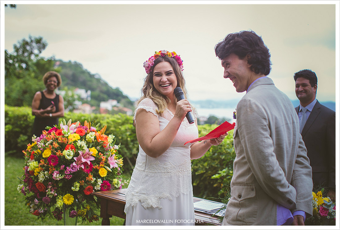 Fotos de Casamento Casa de Santa Teresa, noiva lendo os votos