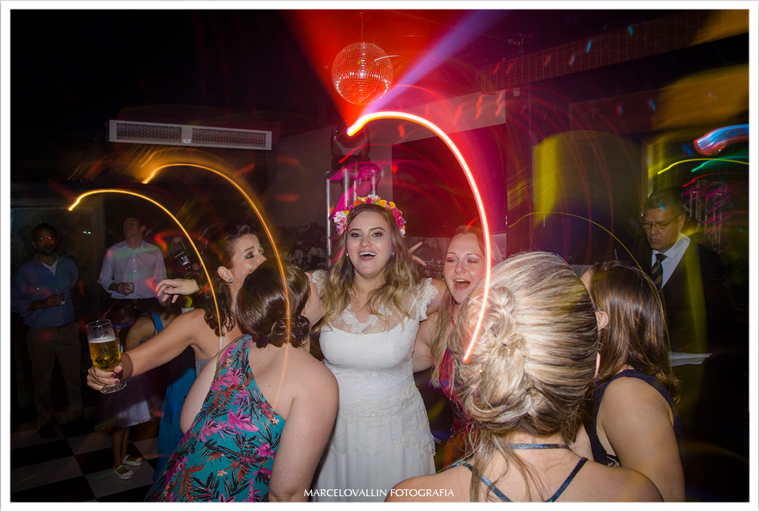 Foto de casamento casa de Santa Teresa, noiva dançando