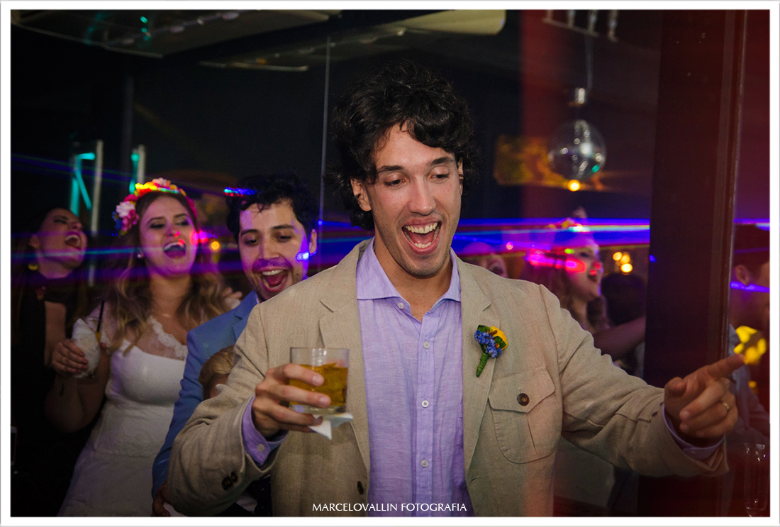 Foto de casamento casa de Santa Teresa, noivo dançando
