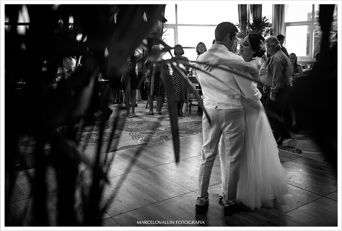 Min wedding - Noivos dançando festa de casamento