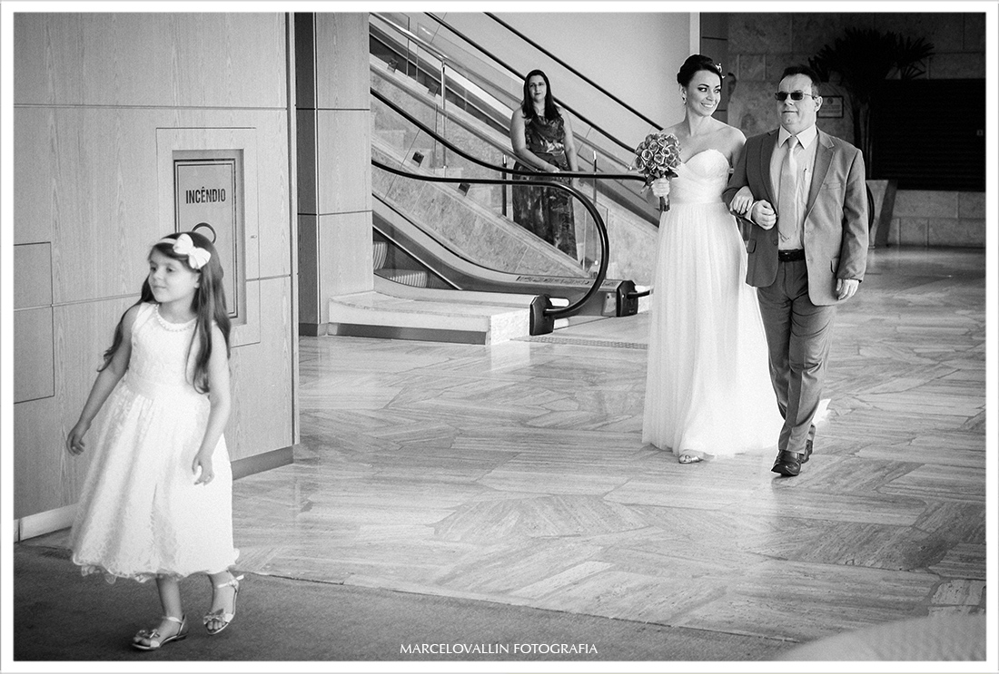 Mini weddng rio de janeiro, noiva entrando na cerimonia hotel Sheraton