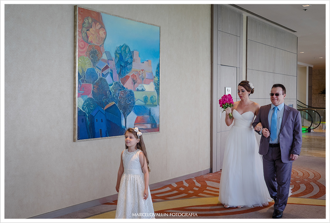 Mini weddng rio de janeiro, noiva entrando na cerimonia hotel Sheraton