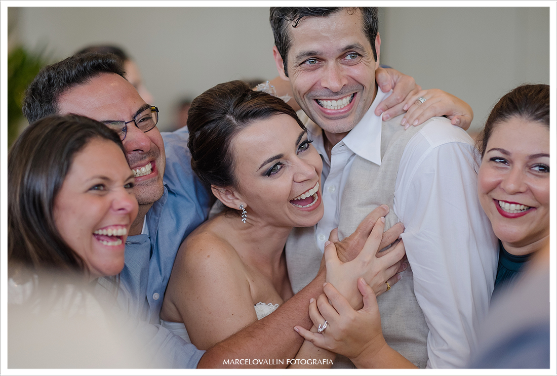 Convidados fazendo Selfie com convidados
