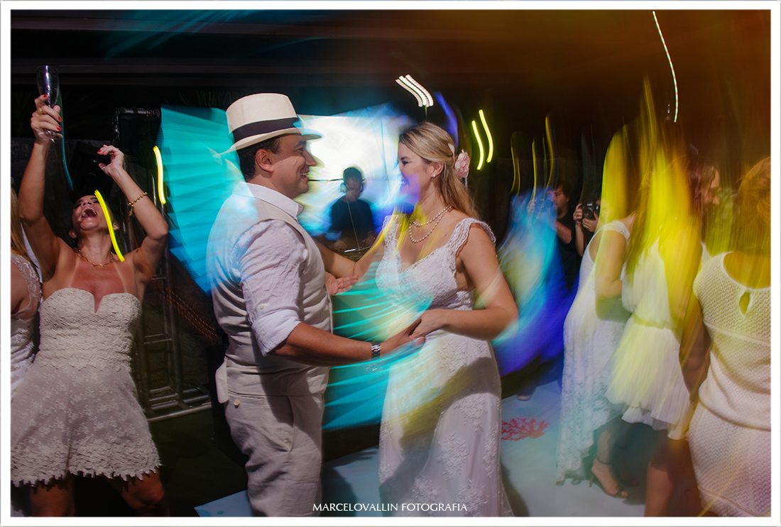 Home wedding - noivos na pista de dança