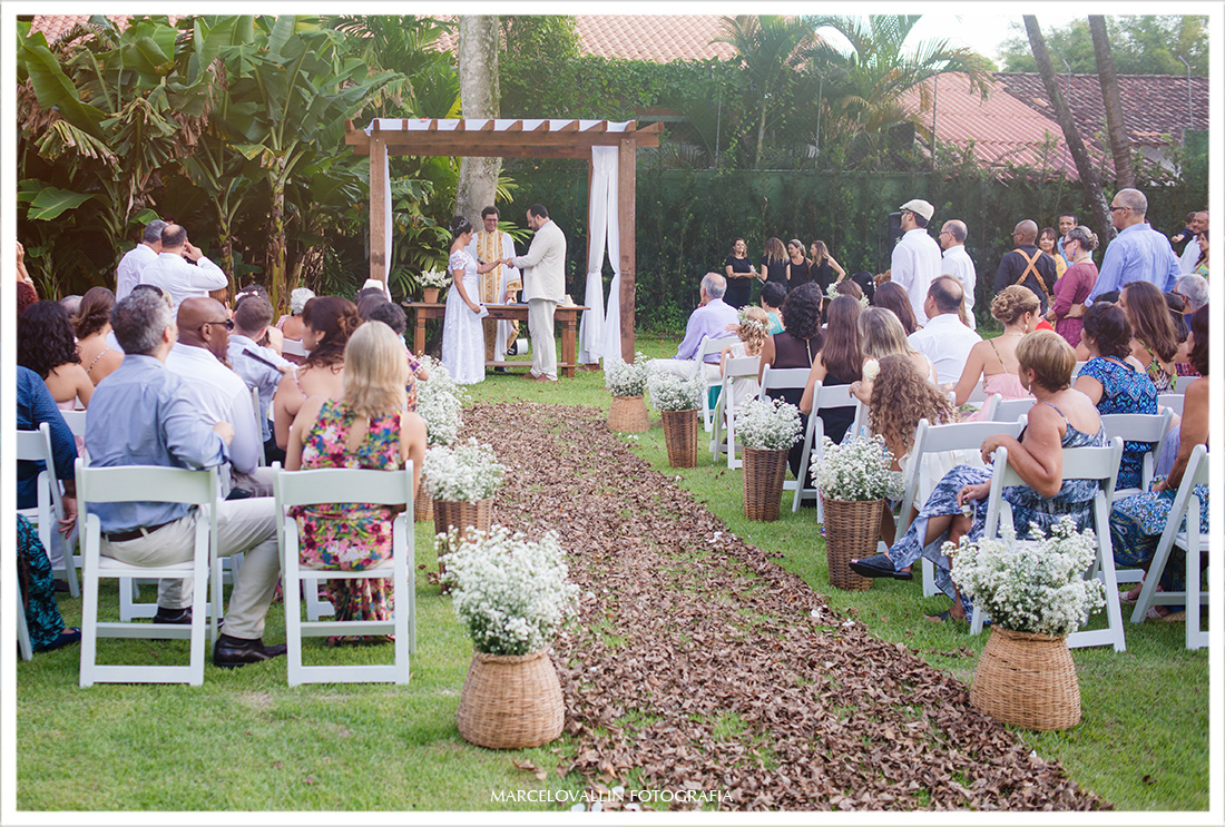 Noivos na cerimonia de casamento Sitio veredas