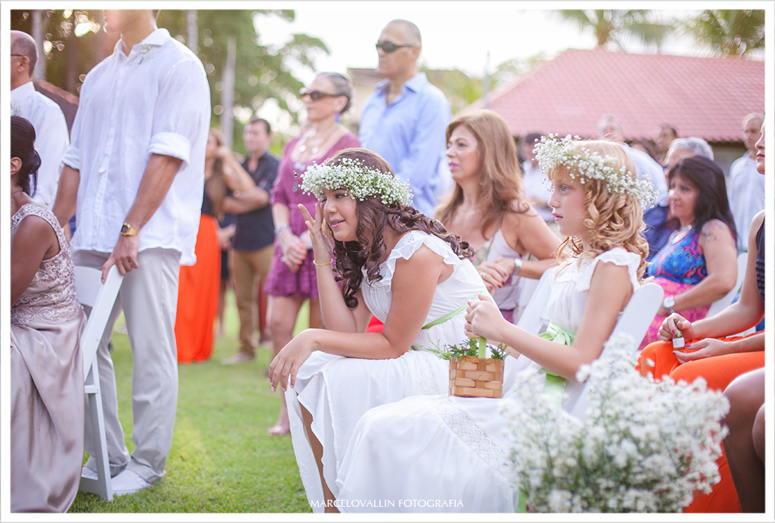 Foto Daminha de casamento chorando