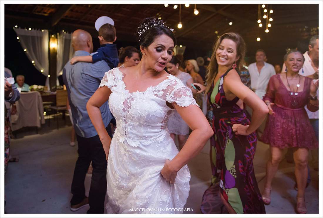 Fotos noiva dançando em festa de casamento Sítio Veredas