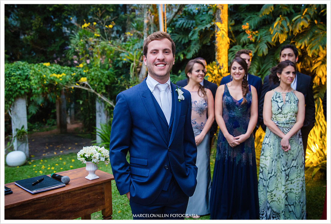 Fotografia de Casamento Petrópolis - Noivo esperando a noiva no altar