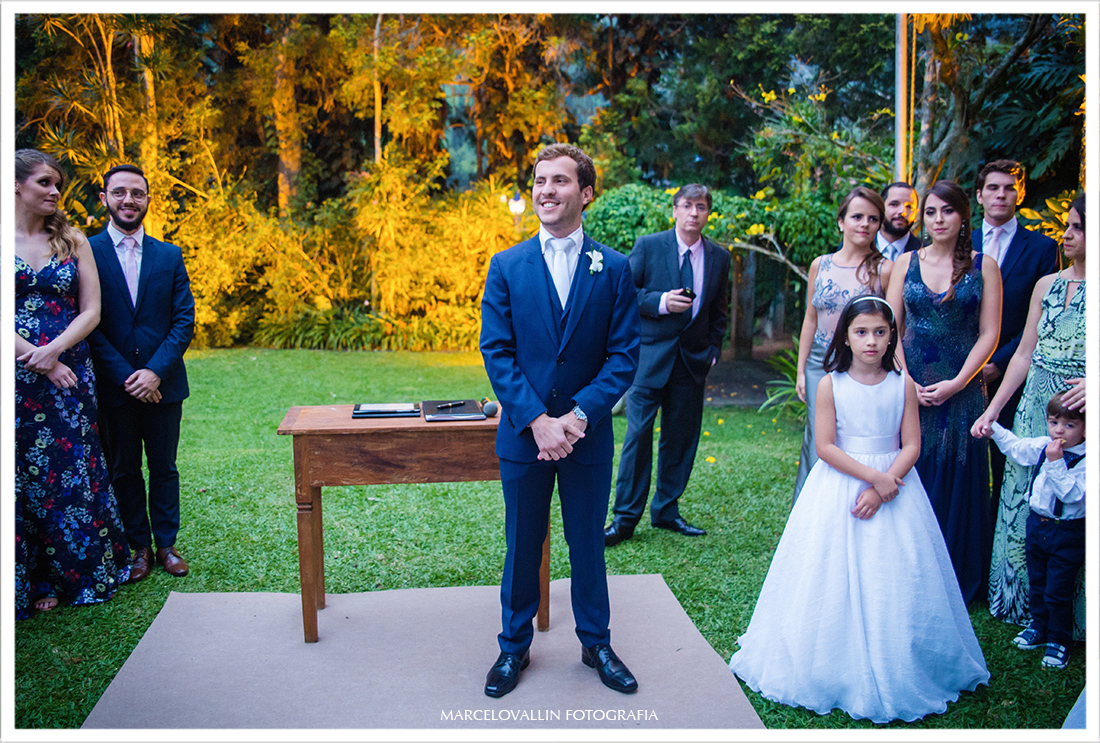 Fotos de Casamento no campo Petrópolis - noivo Pousada Vila Brasil