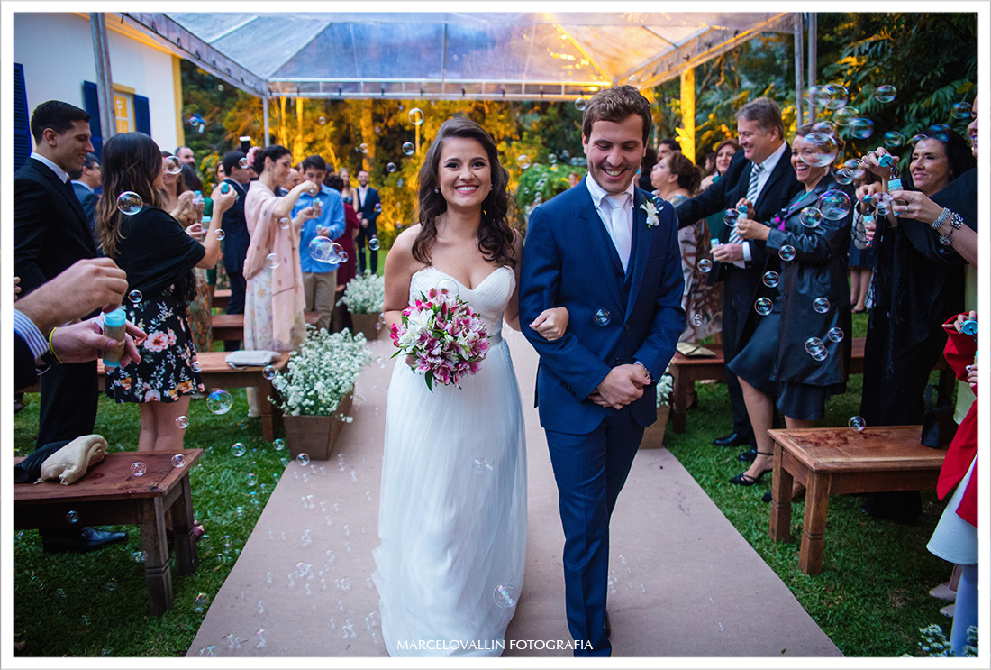 Foto Casamento em Petrópolis - saída dos noivos Pousada Vila Brasil