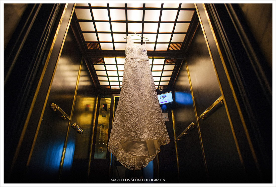 Foto de vestido de noiva - Fotografia de Casamento Capela Real RJ | Roberta e Pedro