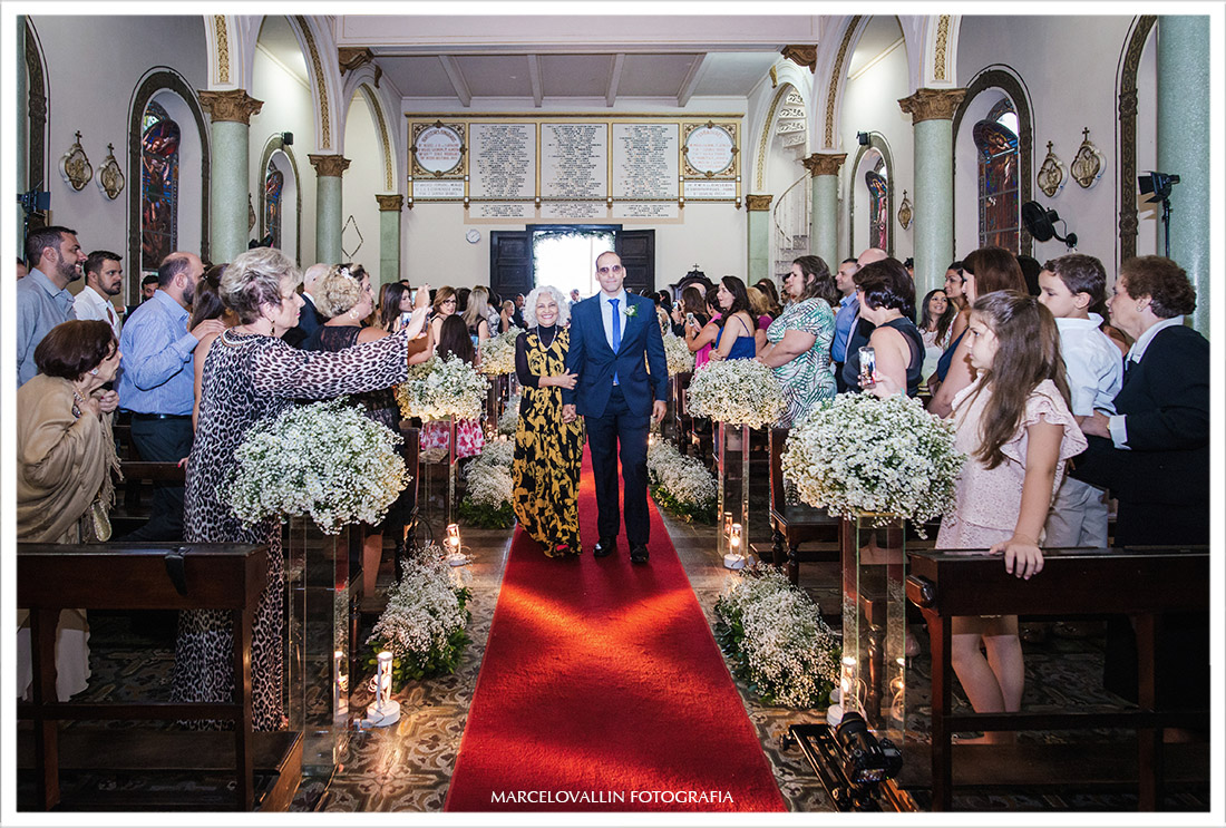 Foto do noivo entrando na igreja - Casamento Capela Real RJ