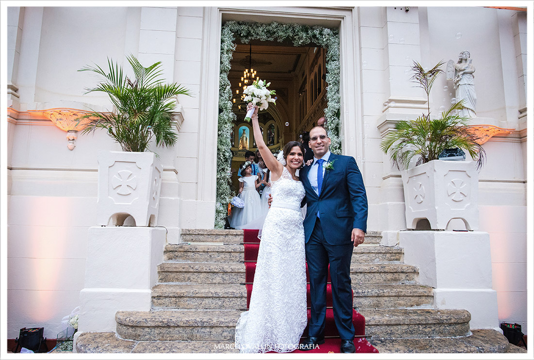 Foto da Noiva na saída de Capela Real