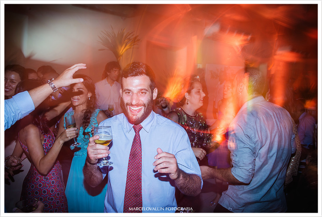 Foto de convidado em festa de casamento