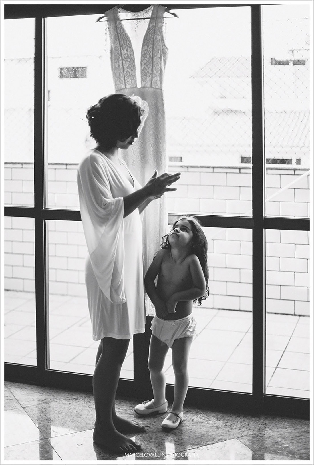 Fotografia de Mini Wedding rj - Noiva e filha no making of