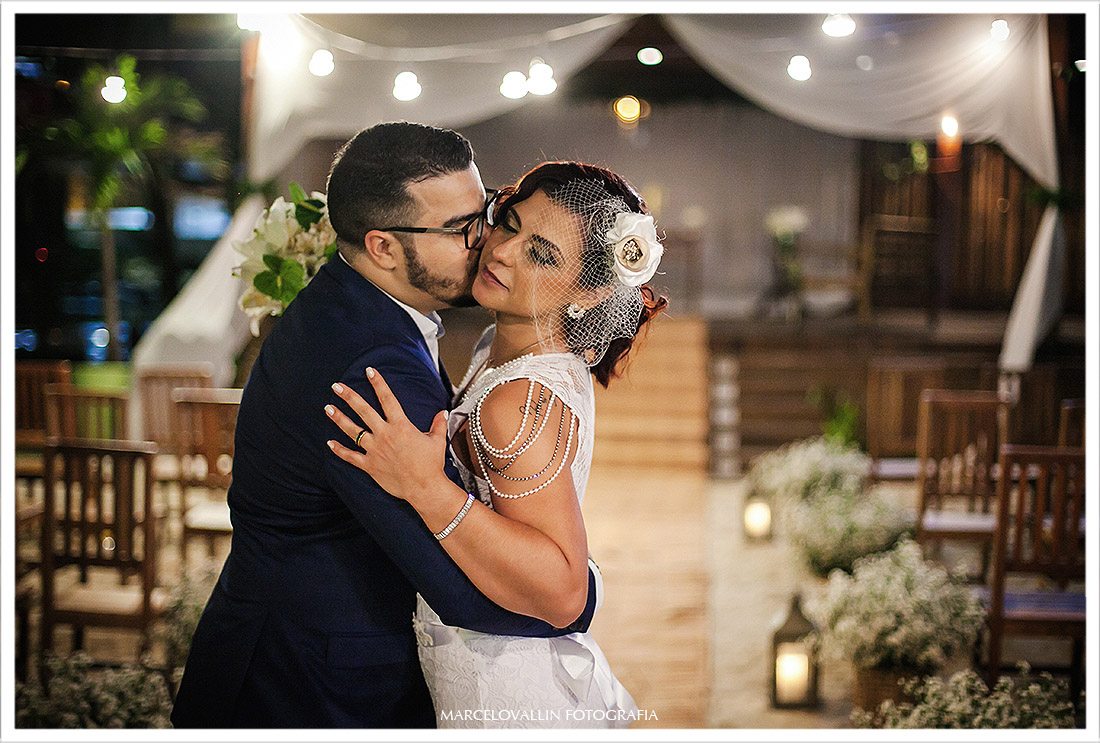Fotografia dos noivos pós cerimonia de Mini Wedding