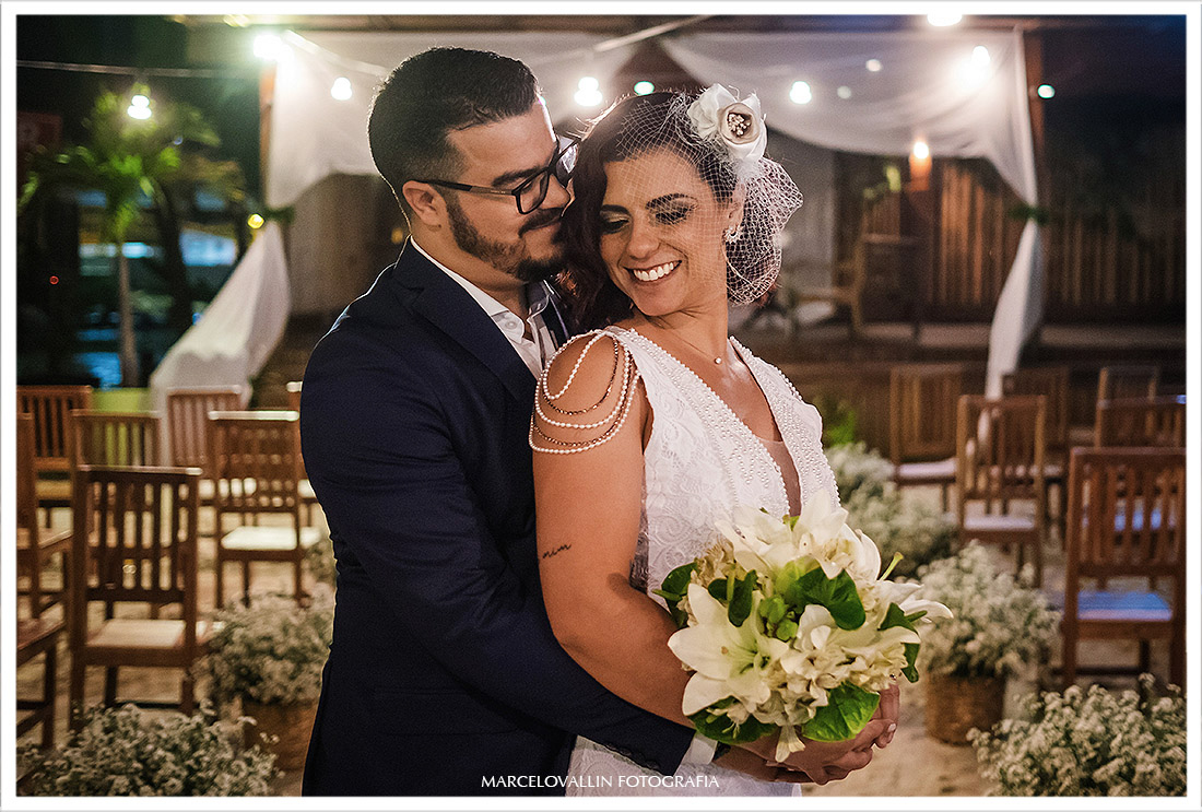 Foto dos noivos pós cerimonia de Mini Wedding rj