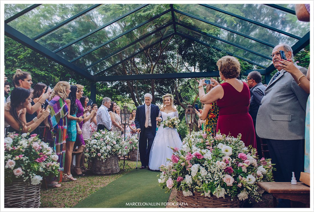 Foto da entrada da noiva Casamento ao ar livre