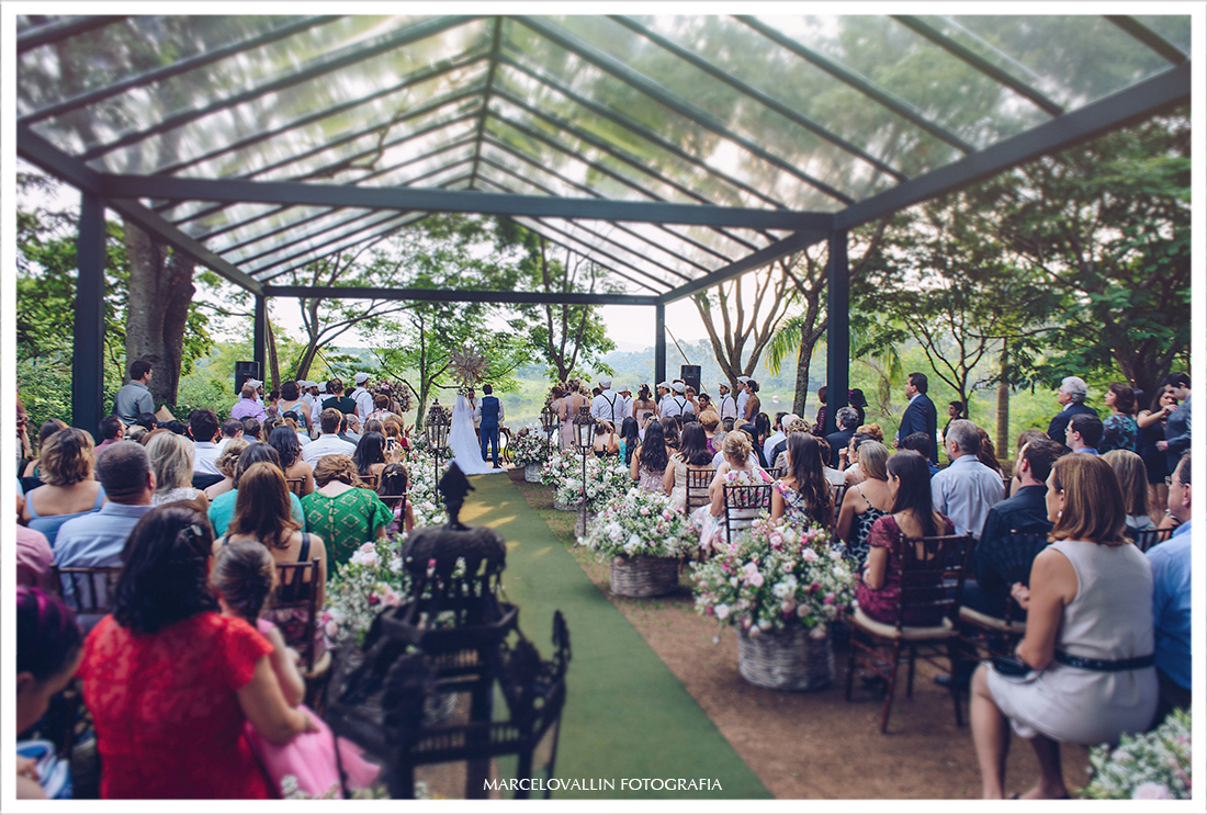 Foto dos noivos na cerimonia de casamento
