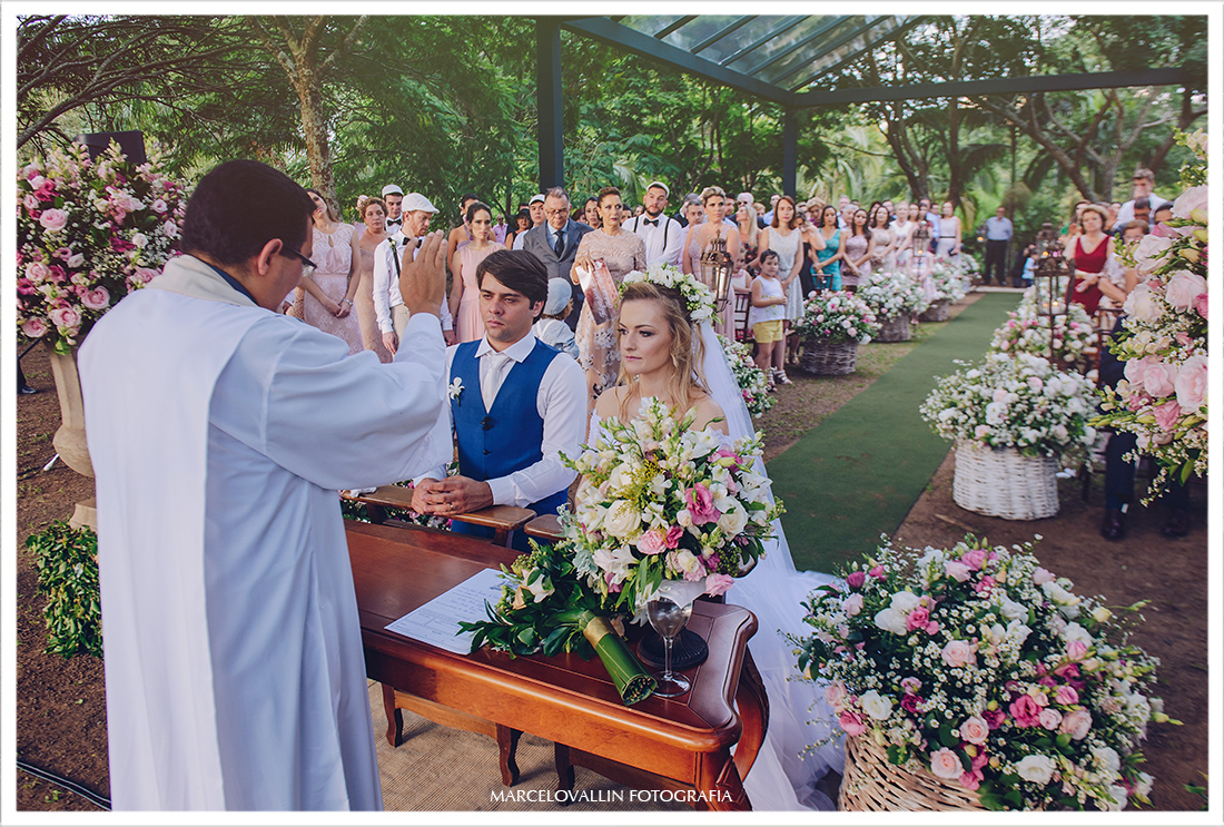 foto da cerimonia de casamento no campo SP