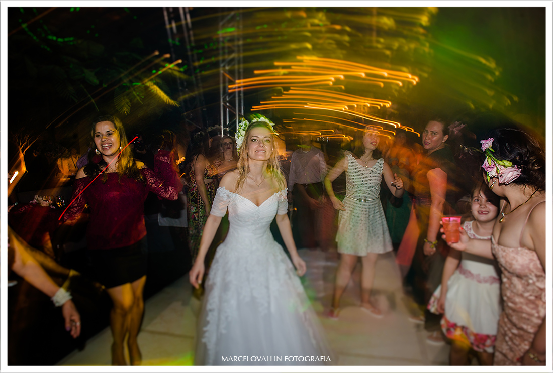 foto de noiva em festa de casamento no campo