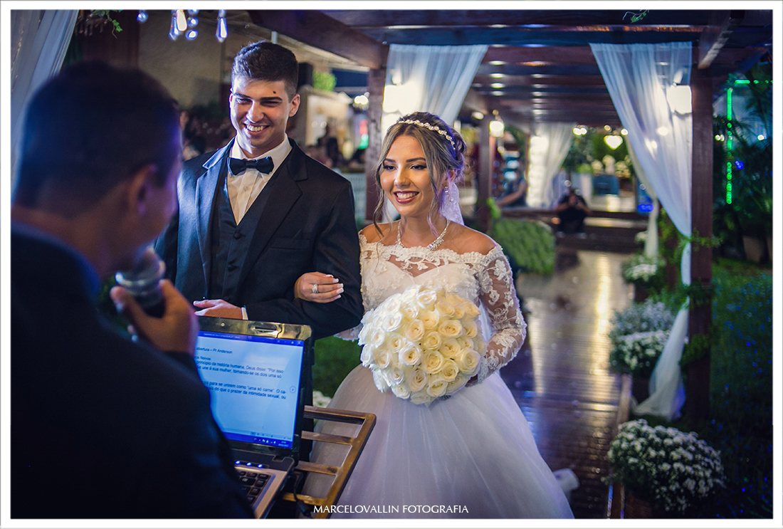 Fotografia de noivos na cerimônia de Casamento RJ
