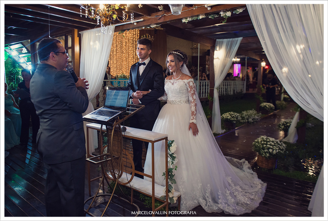 Foto de noivos na cerimônia de Casamento RJ