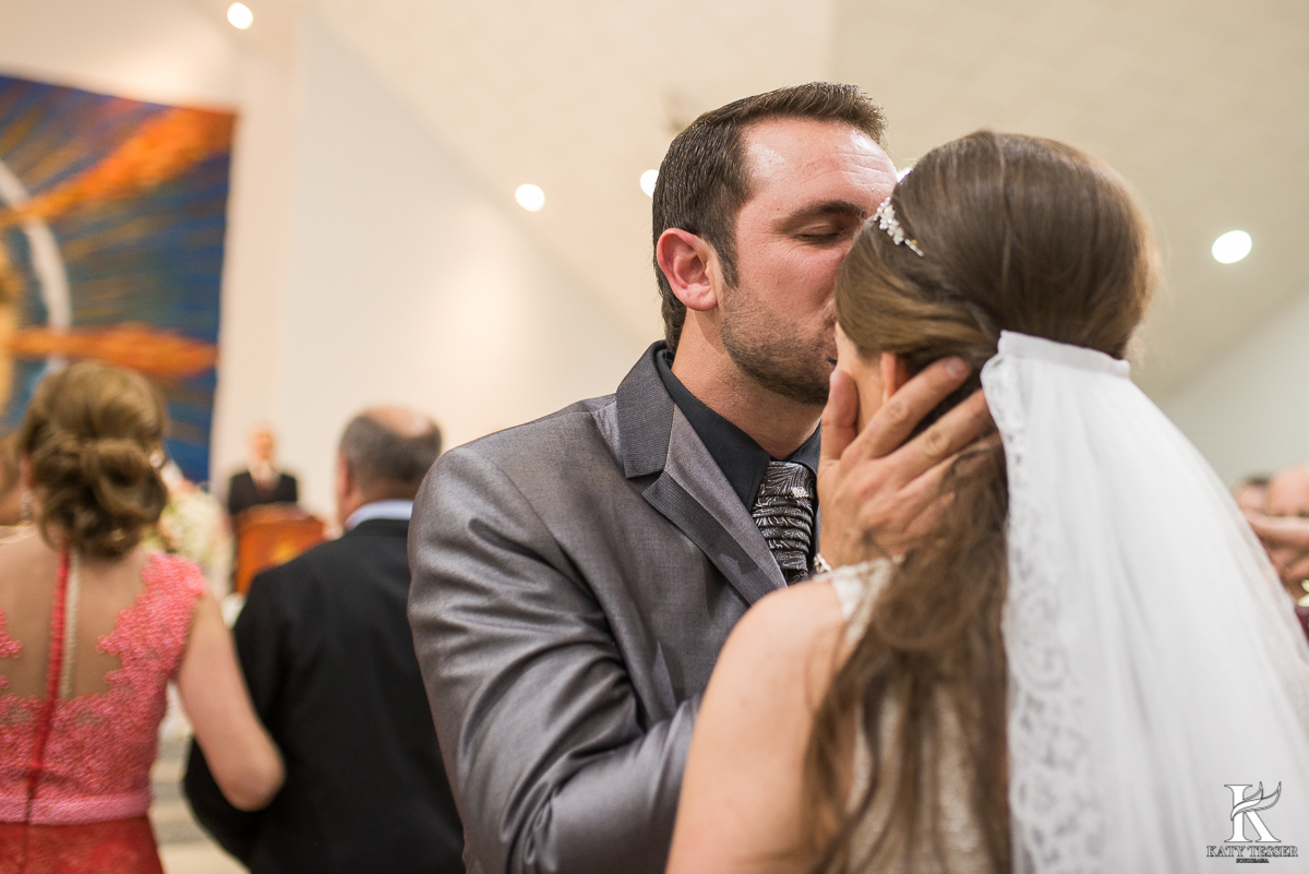 entrada da noiva, decoração de casamento, pais da noiva, noivo, casamento, bouquet da noiva, vestido de noiva, katy tesser, fotografa, parana