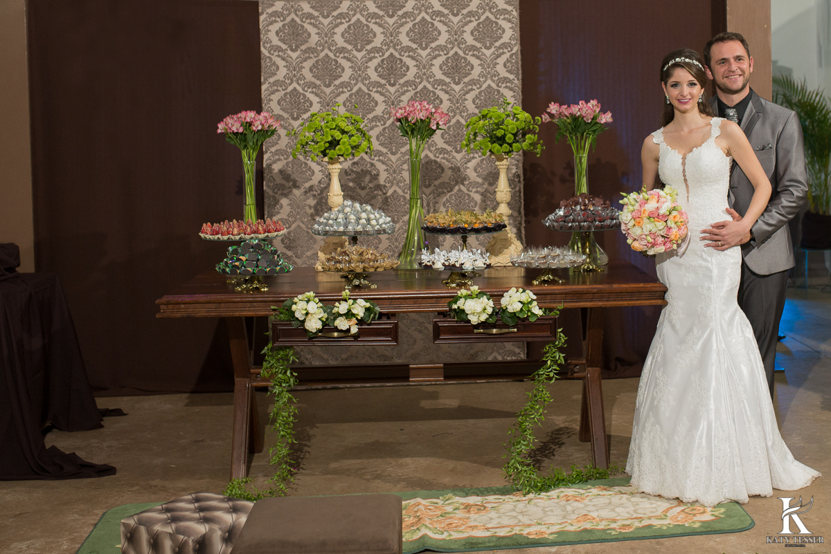 brinde dos noivos, champanhe, noivo, noiva, bouquet, vestido de noiva, casamento, katy tesser, fotografo, parana, doces de casamento, decoração de casamento